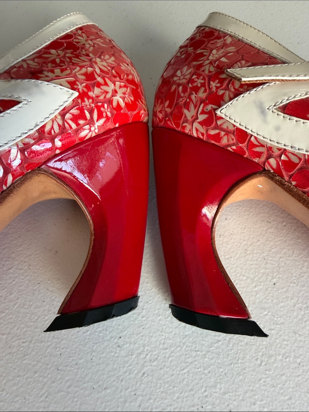 John Fluevog Millie Red Floral Patent Mary Jane Heels Pumps Size 8.5 - Picture 12 of 16